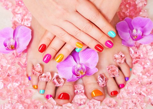 A Luxea Nailspa logo